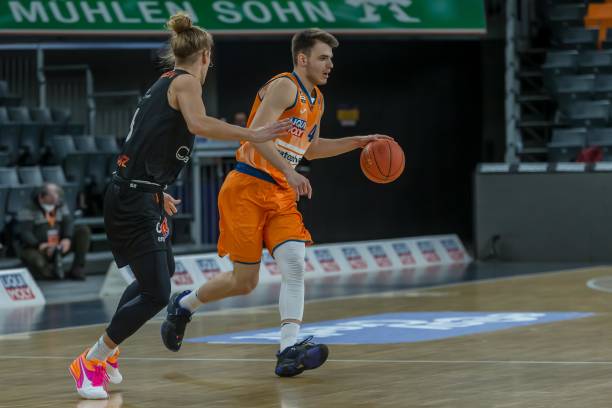 结合监控影 结合监控影