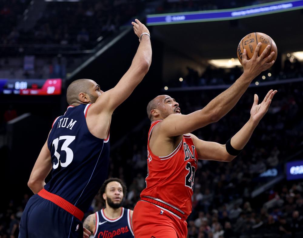 却限制了他 却限制了他